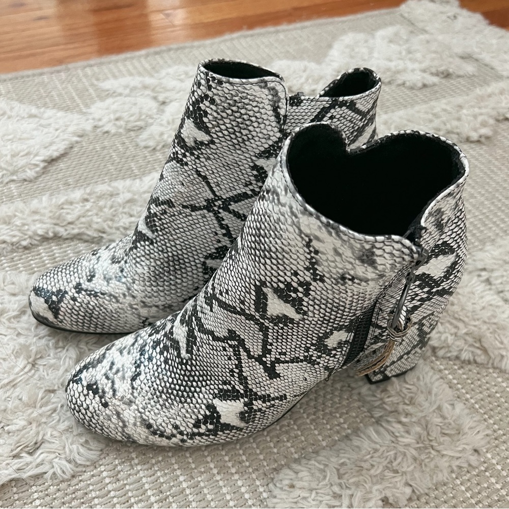 Women’s Snakeskin Booties - Size 7